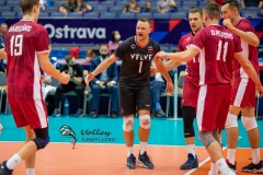 AE601D89-4E34-44FC-8B87-5A9912A5A8F5