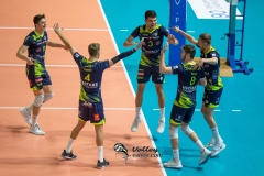 8F736176-669B-42DE-BF48-7B3046F0136C