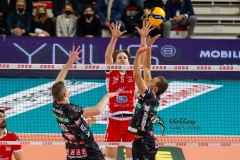 5B2E8AAD-1792-40AD-B85E-5B439F4C2893