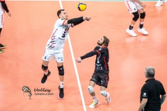 CCC83F9D-5BF4-41E1-81F5-01C782AB1F5C
