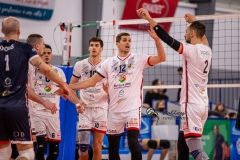 AAB542C6-9392-4E41-9DC4-AB874C51813A