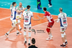 3FC70E95-6BB0-4A20-9D92-5C391C12EAD3