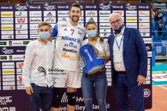 E632DB3C-CD19-46AB-8301-D2EBE63D1272